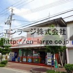 並びの営業中店舗　コンビニ (周辺)