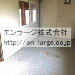 左 (内装)