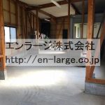 左 (内装)