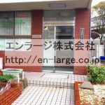 2Fの入口 (外観)
