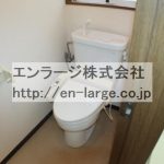 トイレ　同じ建物の違うお部屋の写真です。