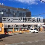 斜め前　コンビニ営業中 (周辺)
