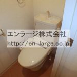 トイレ　同じ建物の違うお部屋の写真です。