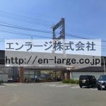 道路挟んでコンビニ営業中 (周辺)