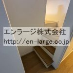 ロフト　階段　102号室の写真です。 (内装)