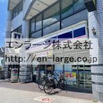1Fコンビニ営業中　2024.6撮影 (周辺)