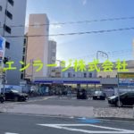 目の前　コンビニ営業中 (周辺)