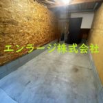 左 (内装)