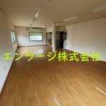 左側 (内装)