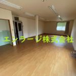 左側 (内装)