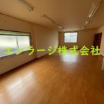 右側 (内装)